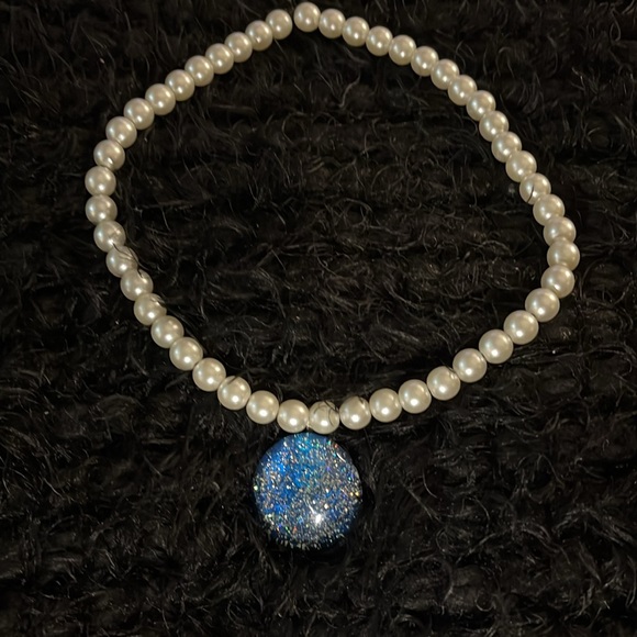 Blue Glittery Marble Glass & Stretch Faux Pearls Hand Design Necklace - Picture 12 of 17